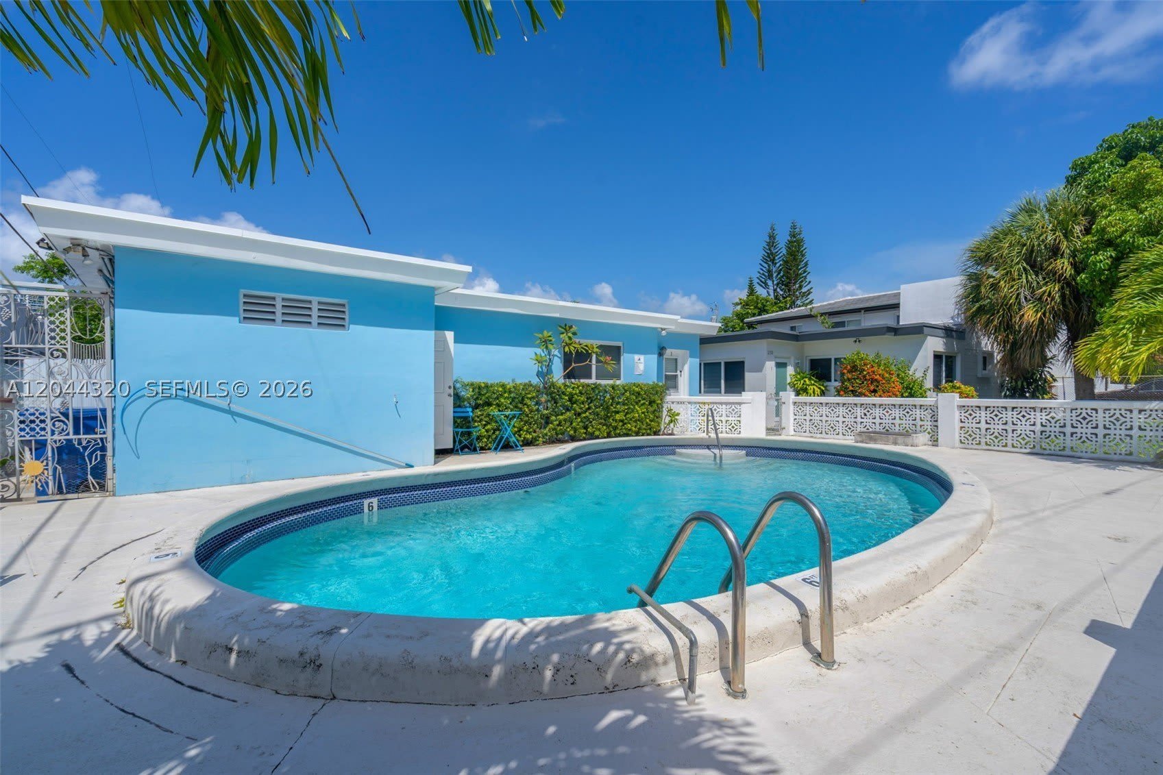 2120 Biarritz Dr – photo 1
