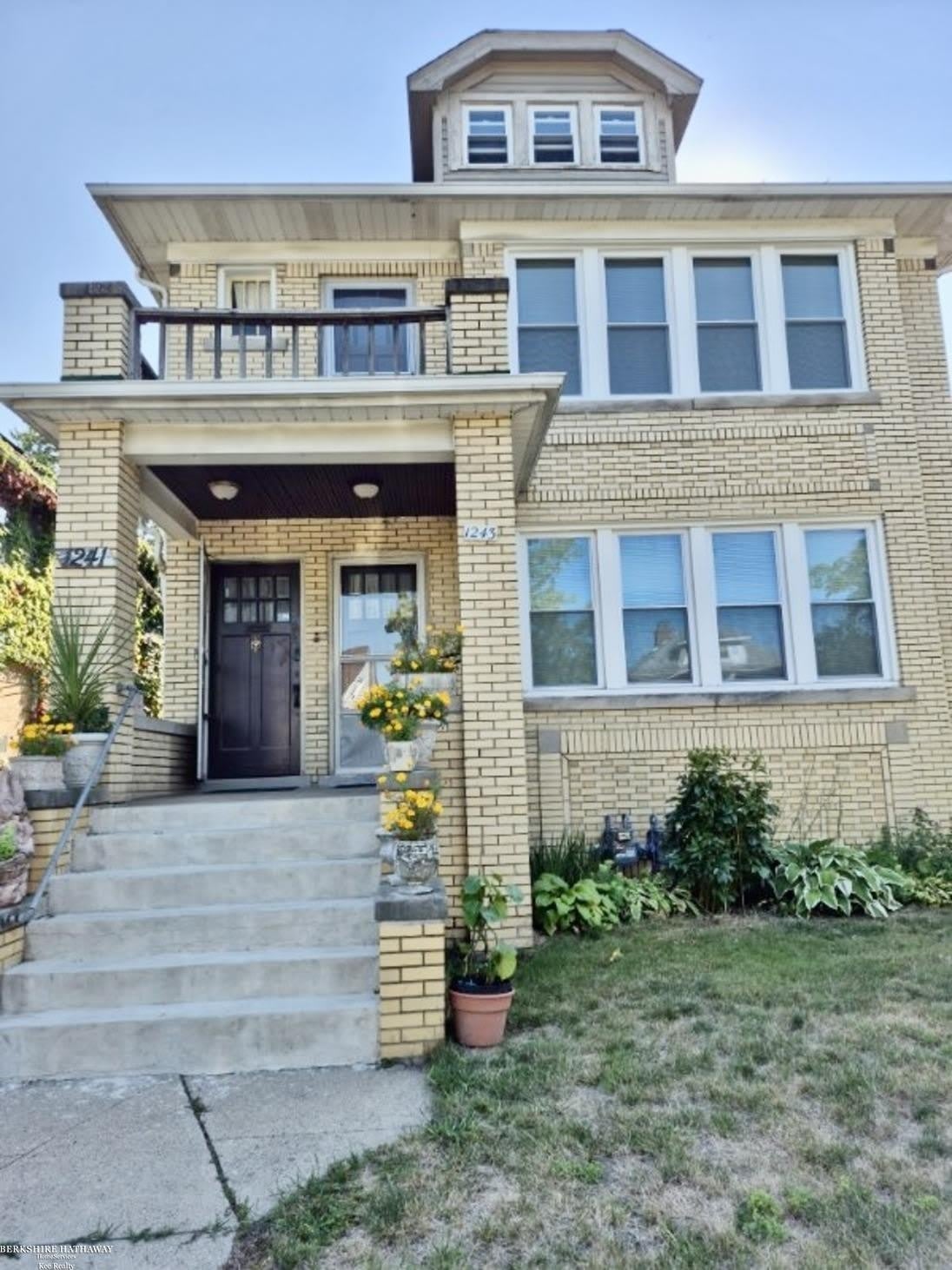 1241 Beaconsfield Street – photo 1 of 19