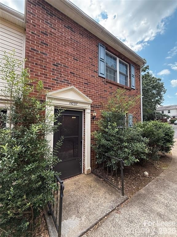 11037 Hunter Trail Lane – photo 1