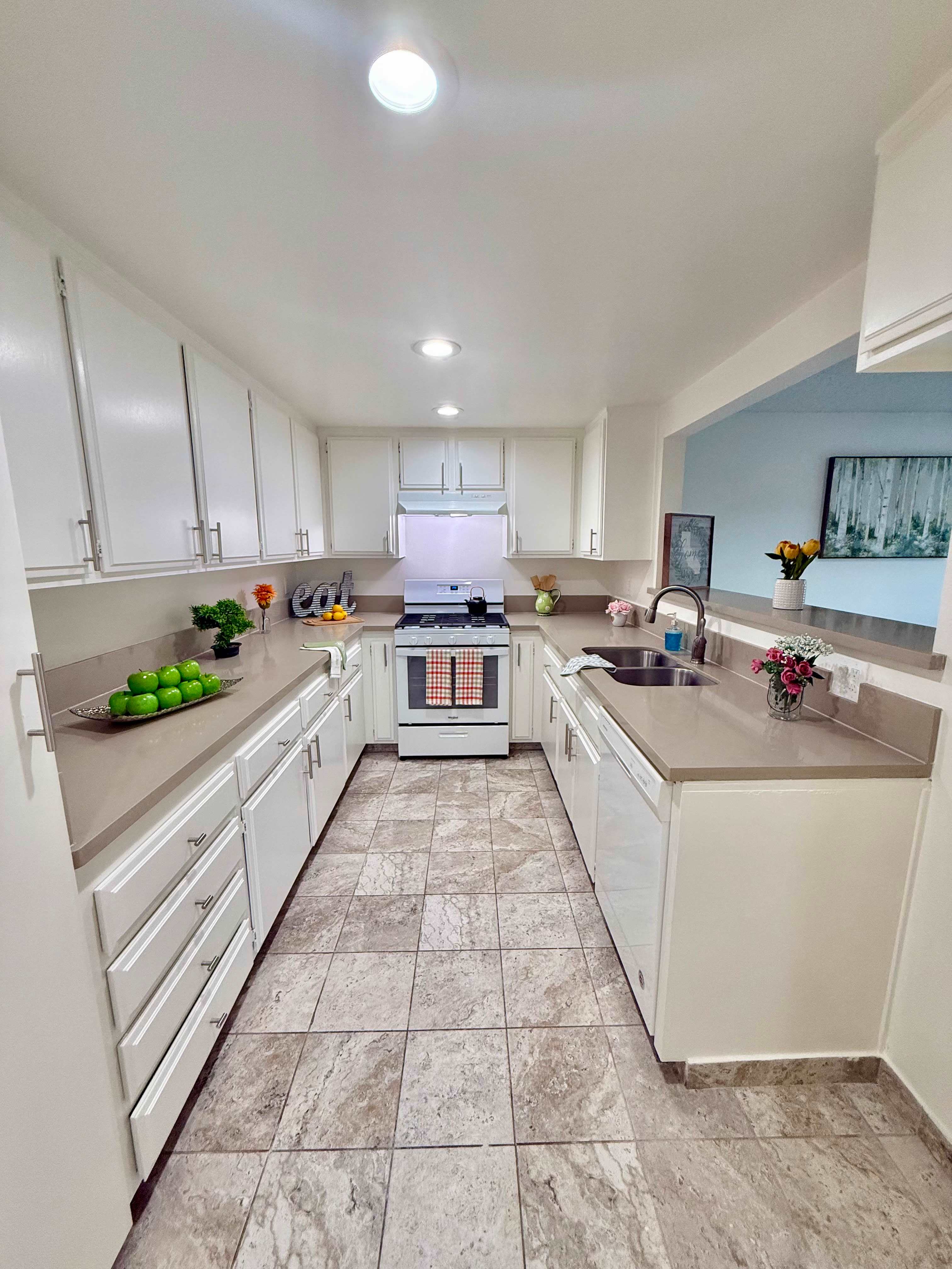 512 W Imperial Ave – photo 1 of 26