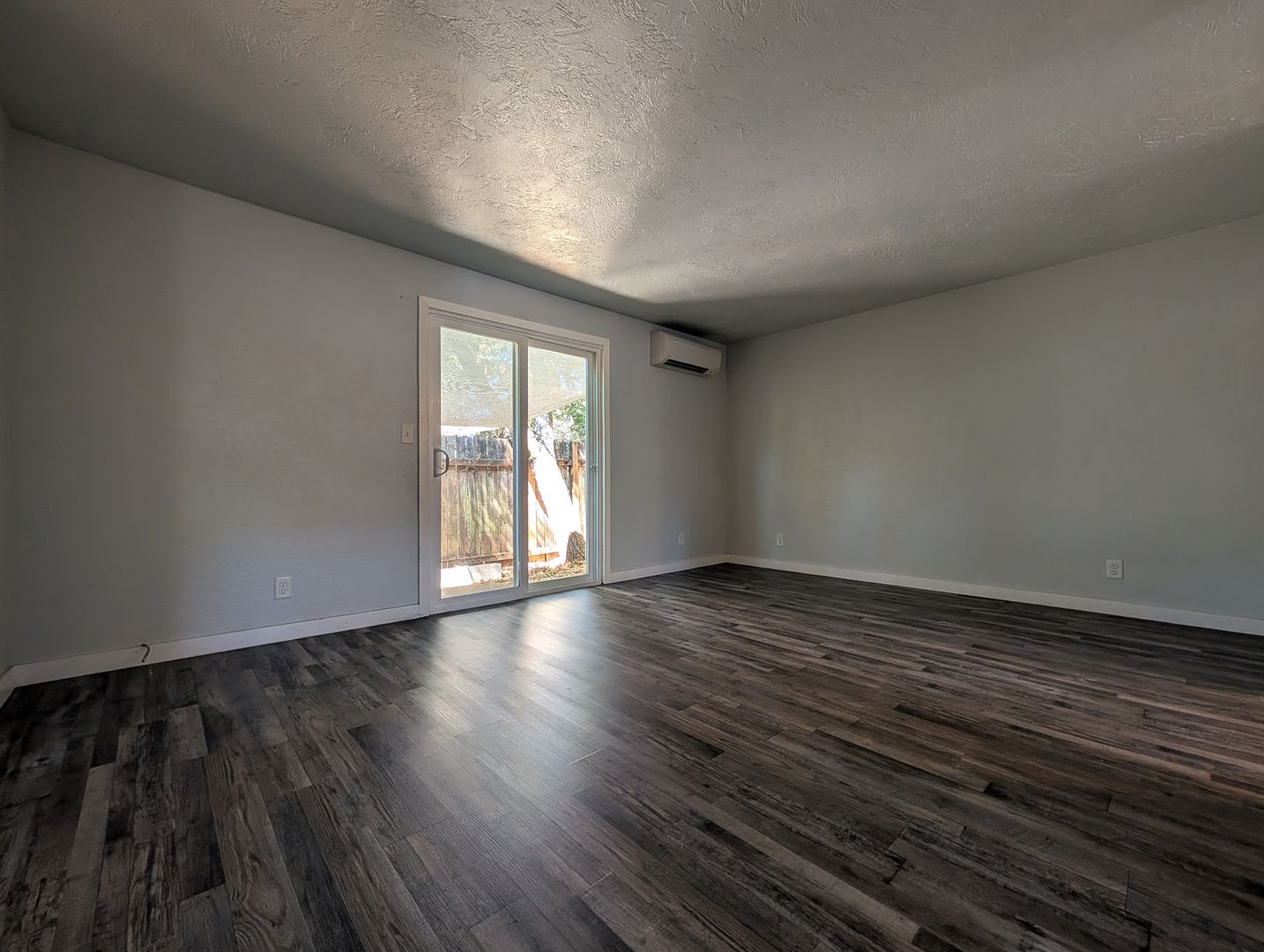 Cute 2Bd 1 5Bth Unit With Private Patio And On Site Laundry – photo 1