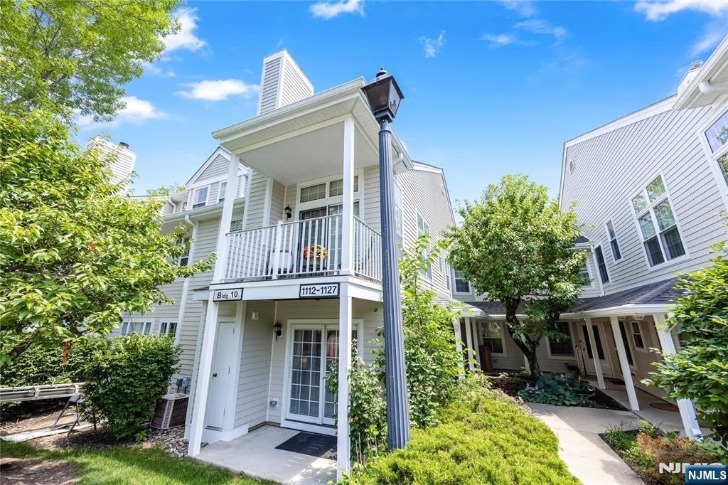 1123 Hyde Park Court – photo 1 of 187