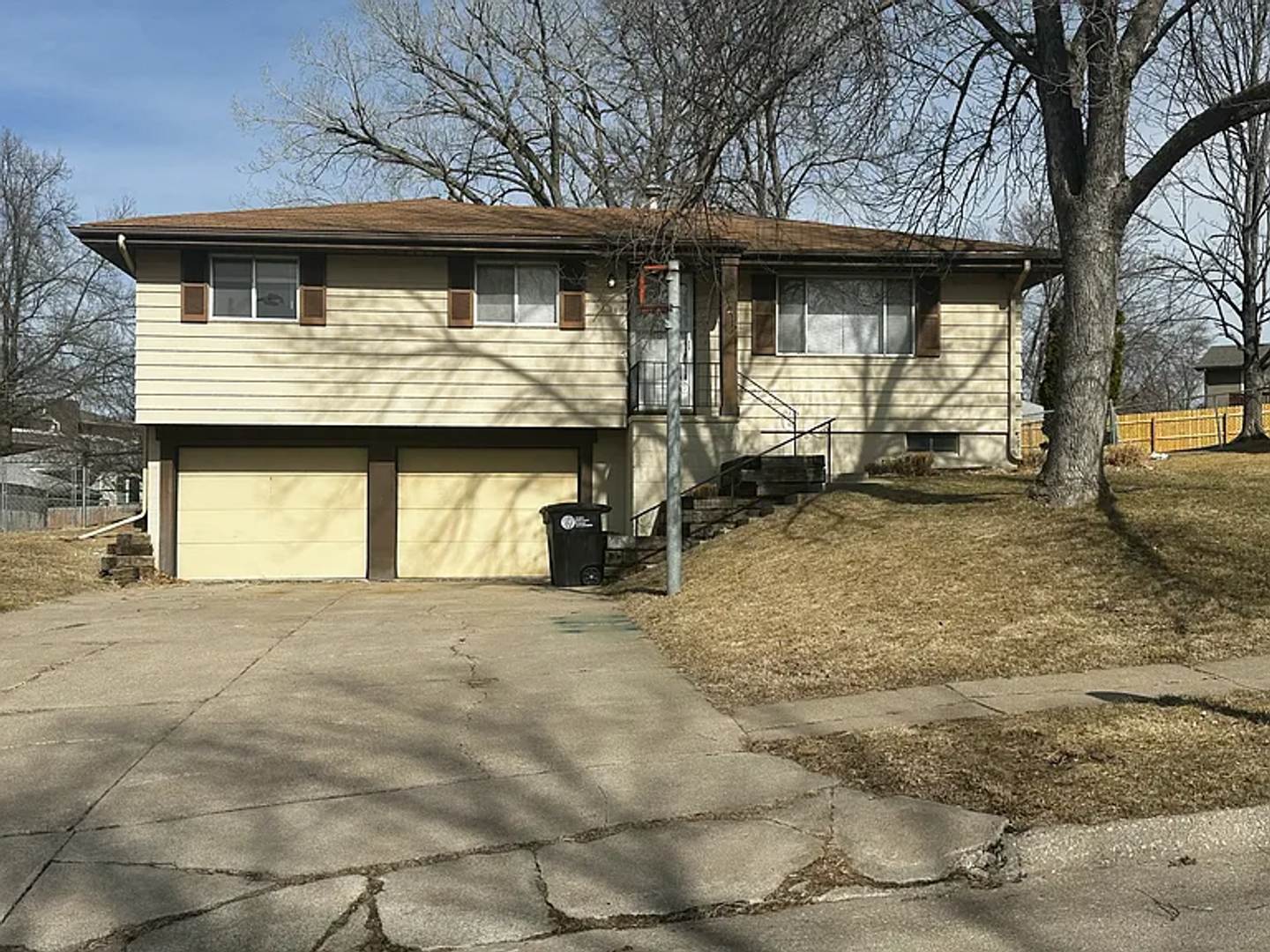 5611 S 113Th St 4 Bed 2 Bath In Millard School District Updated Kitchen Drive Under 2 Car Garage Finished Basement – photo 1