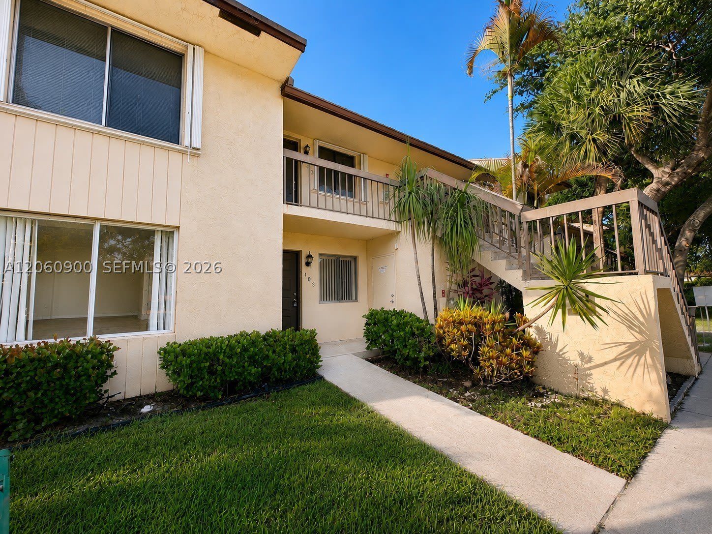 6585 Somerset Dr – photo 1