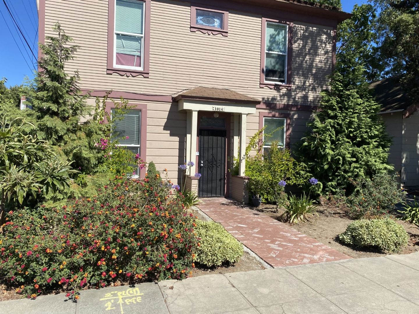 Lovely 1 Bedroom 1 Bath Apartment – photo 1 of 13