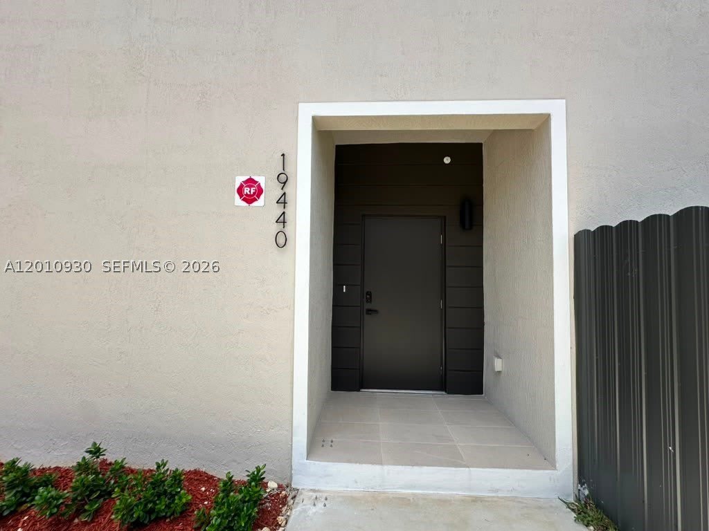 19440 SW 125th AVE – photo 1 of 15