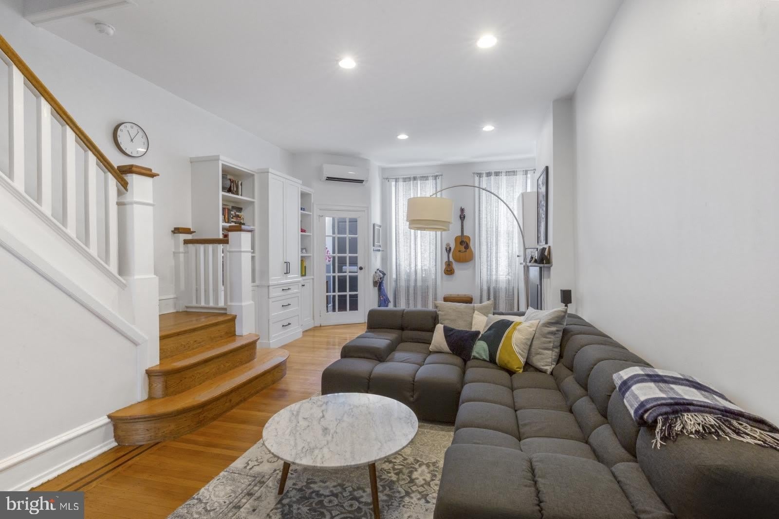 331 E THOMPSON Street – photo 1