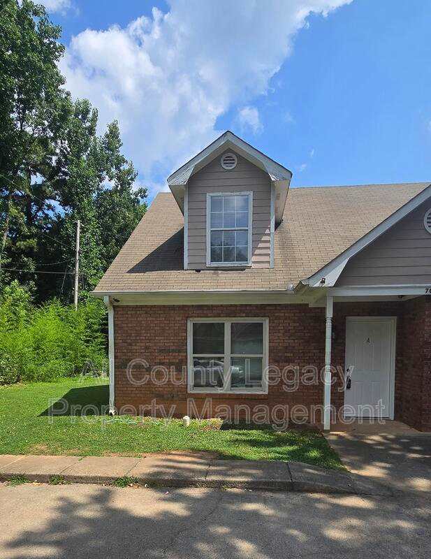700 Rosehip Ln – photo 1 of 6
