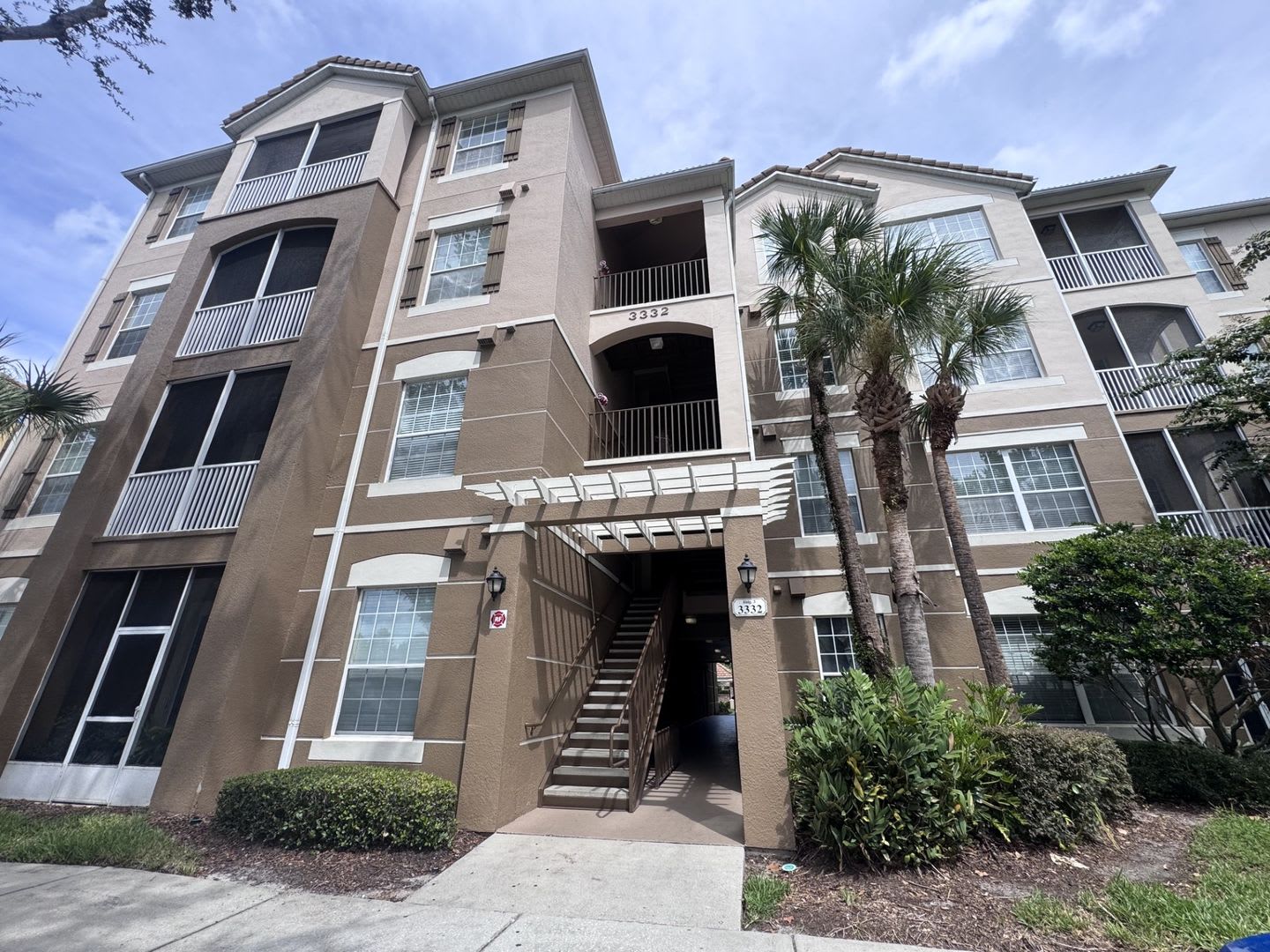 3/2 updated condo, inside gated community in Metrowest! – photo 1