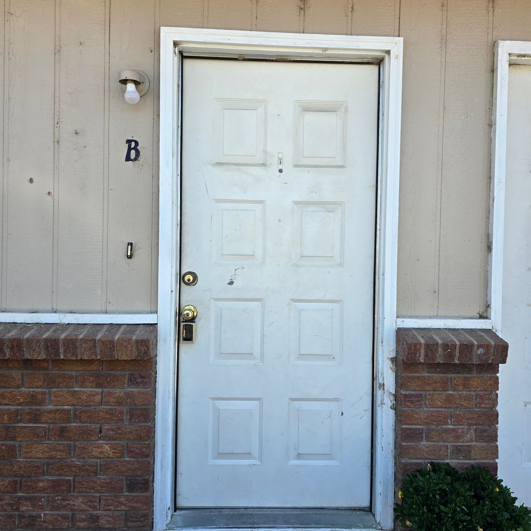 3247 1/2 Main St. – photo 1 of 8