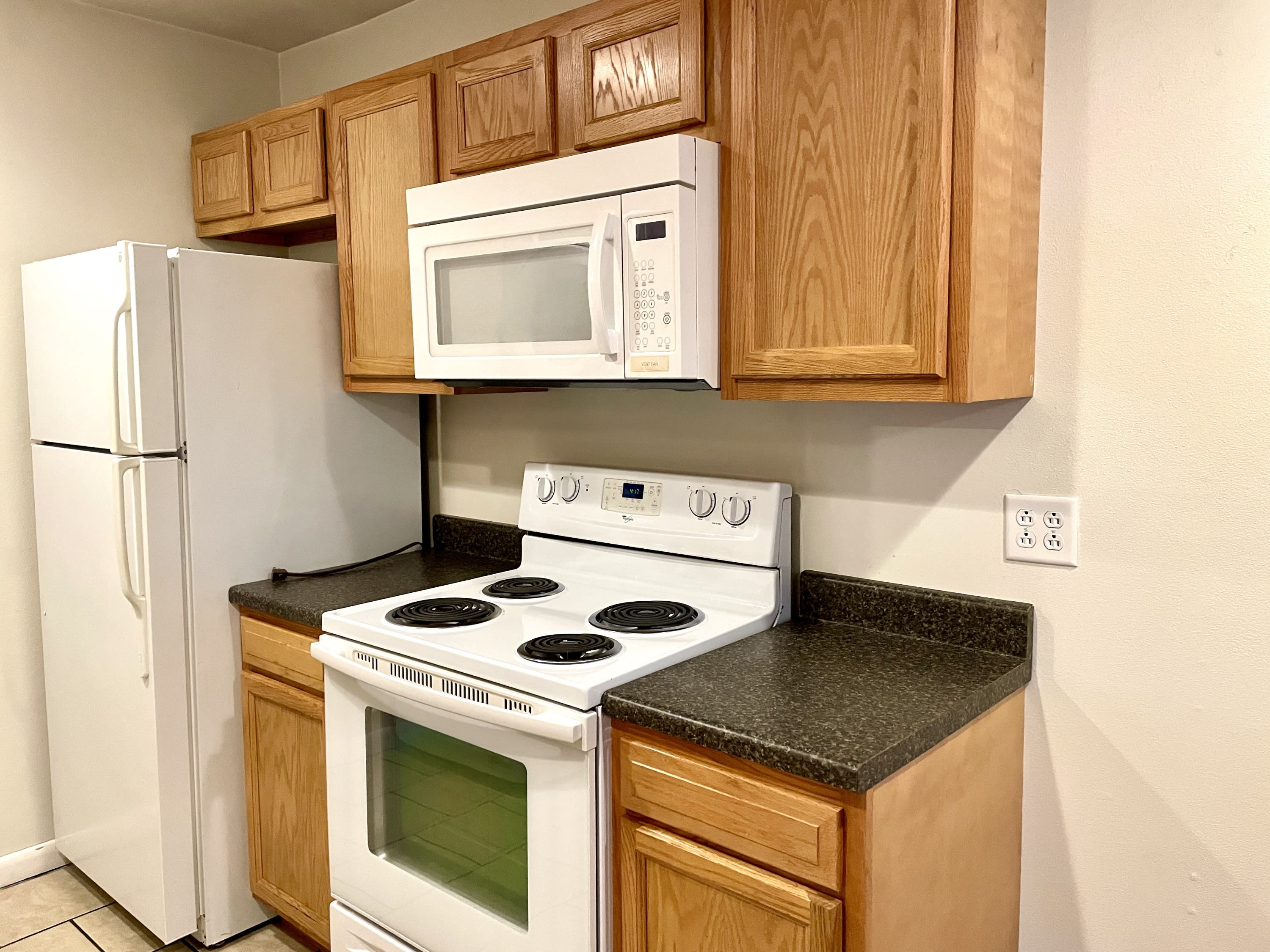 404 E College St #4 – photo 1