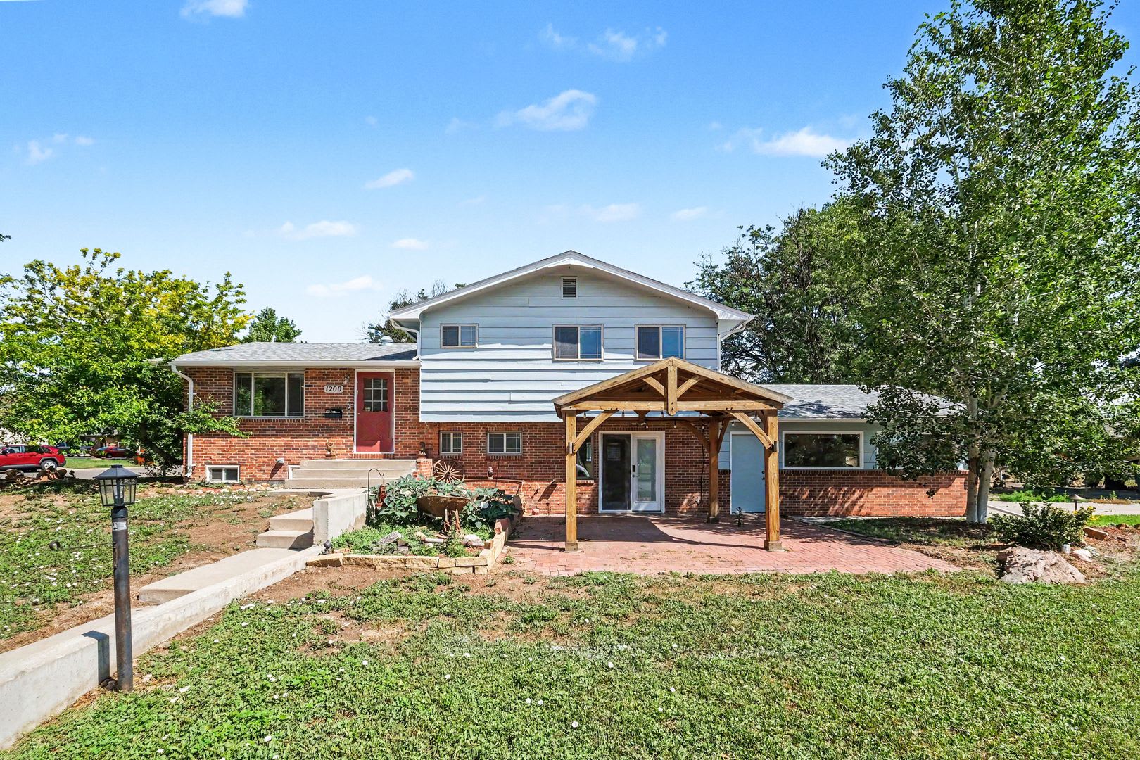 Remodeled 4 Bedroom Home On Corner Lot – photo 1
