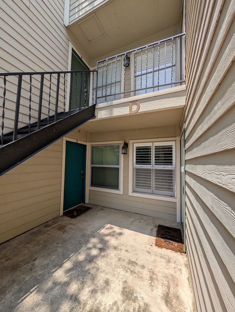 2 2 Condo On Lake Mcqueeny Waterfront Condos Boat Slip Fridge Washer Dryer Included Community Pool Seguin Isd – photo 1 of 47