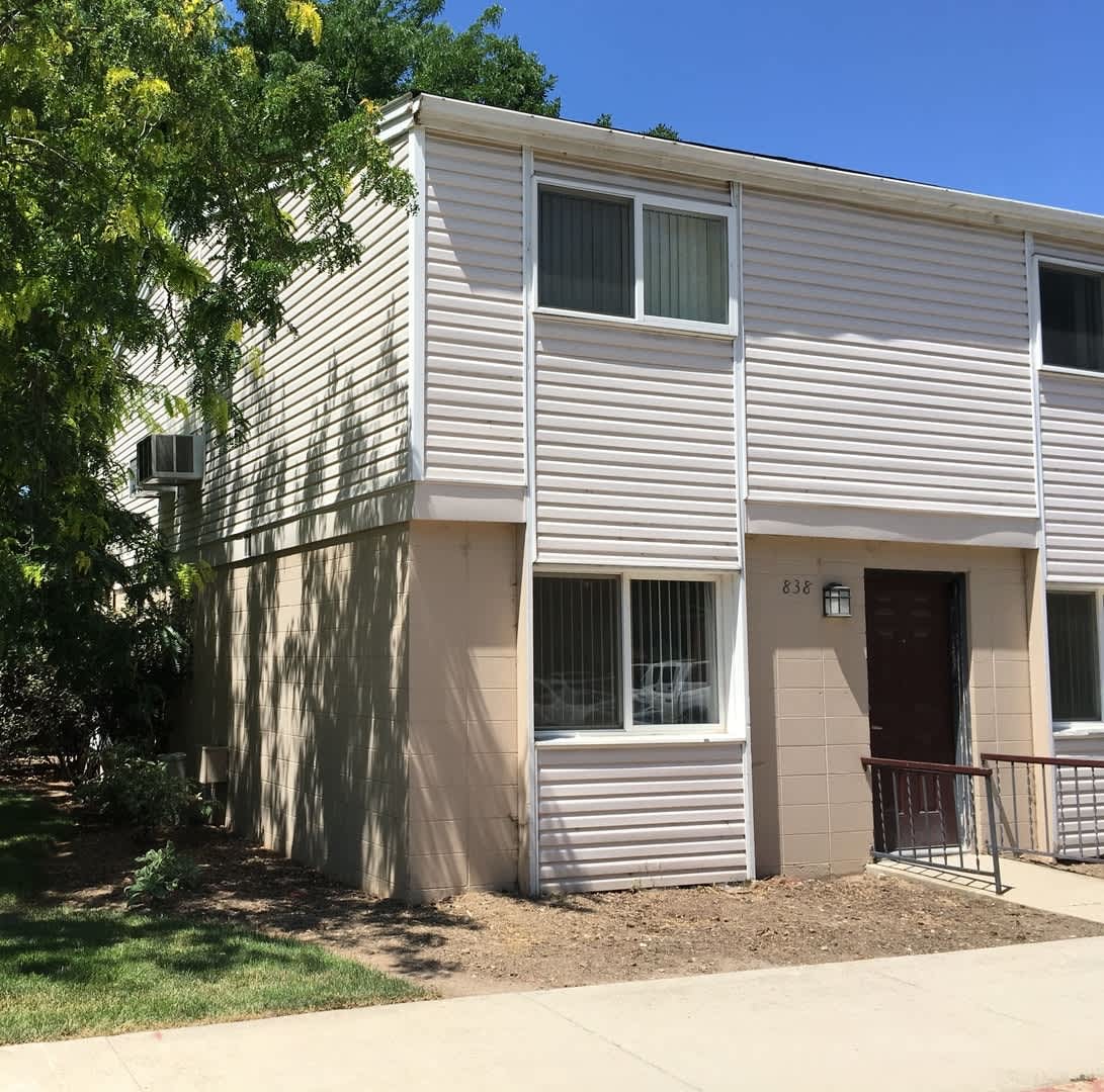Cute updated 2 bed 1.5 bath Condo on S Curtis Rd just south of Franklin Rd – photo 1