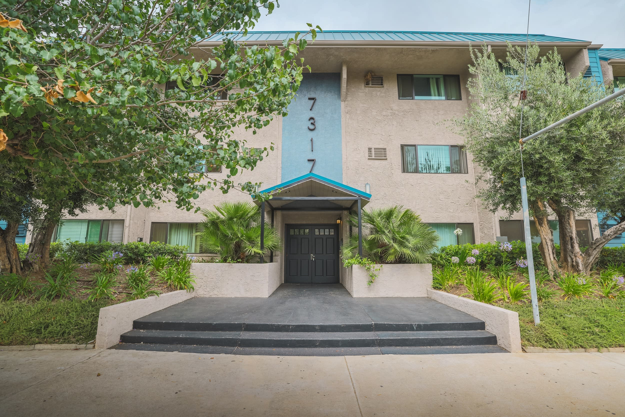 7317 Haskell Avenue – photo 1