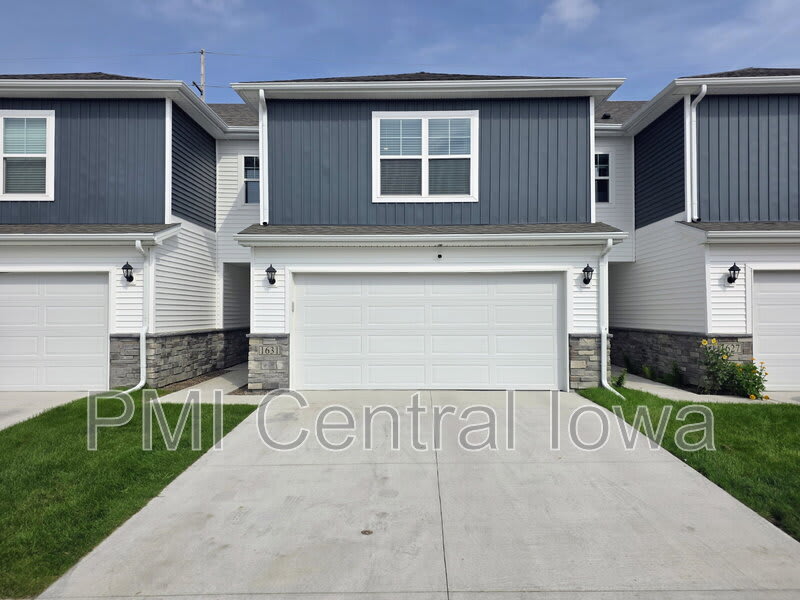 1631 Northeast Crossing Oaks Lane – photo 1 of 170