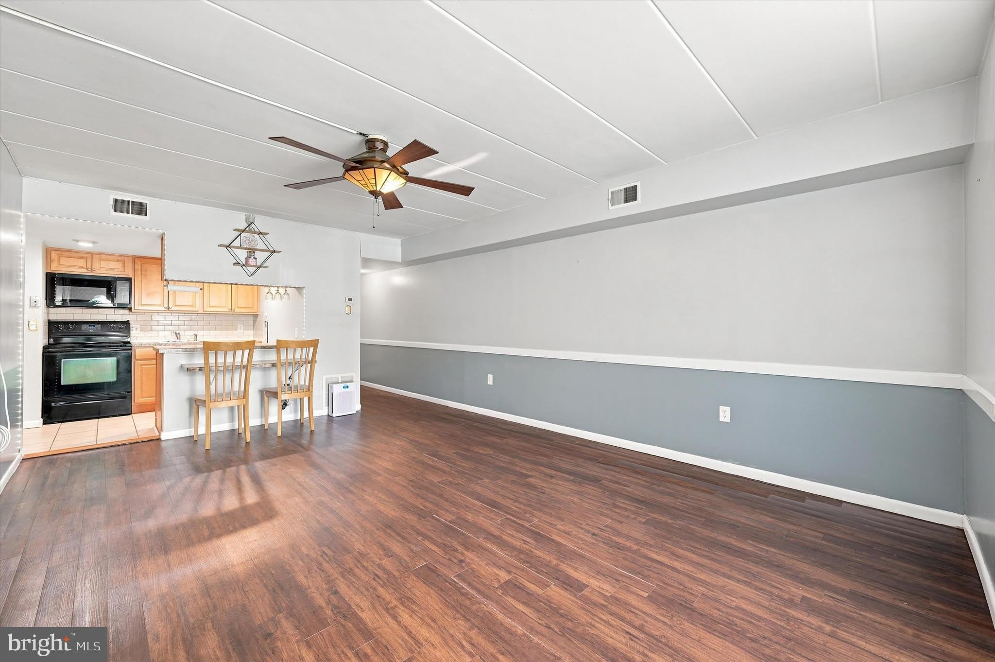 233 TOWNSHIP LINE Road – photo 1