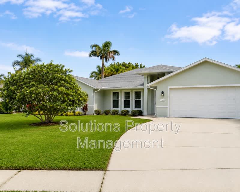 1305 Ambra Dr – photo 1 of 18