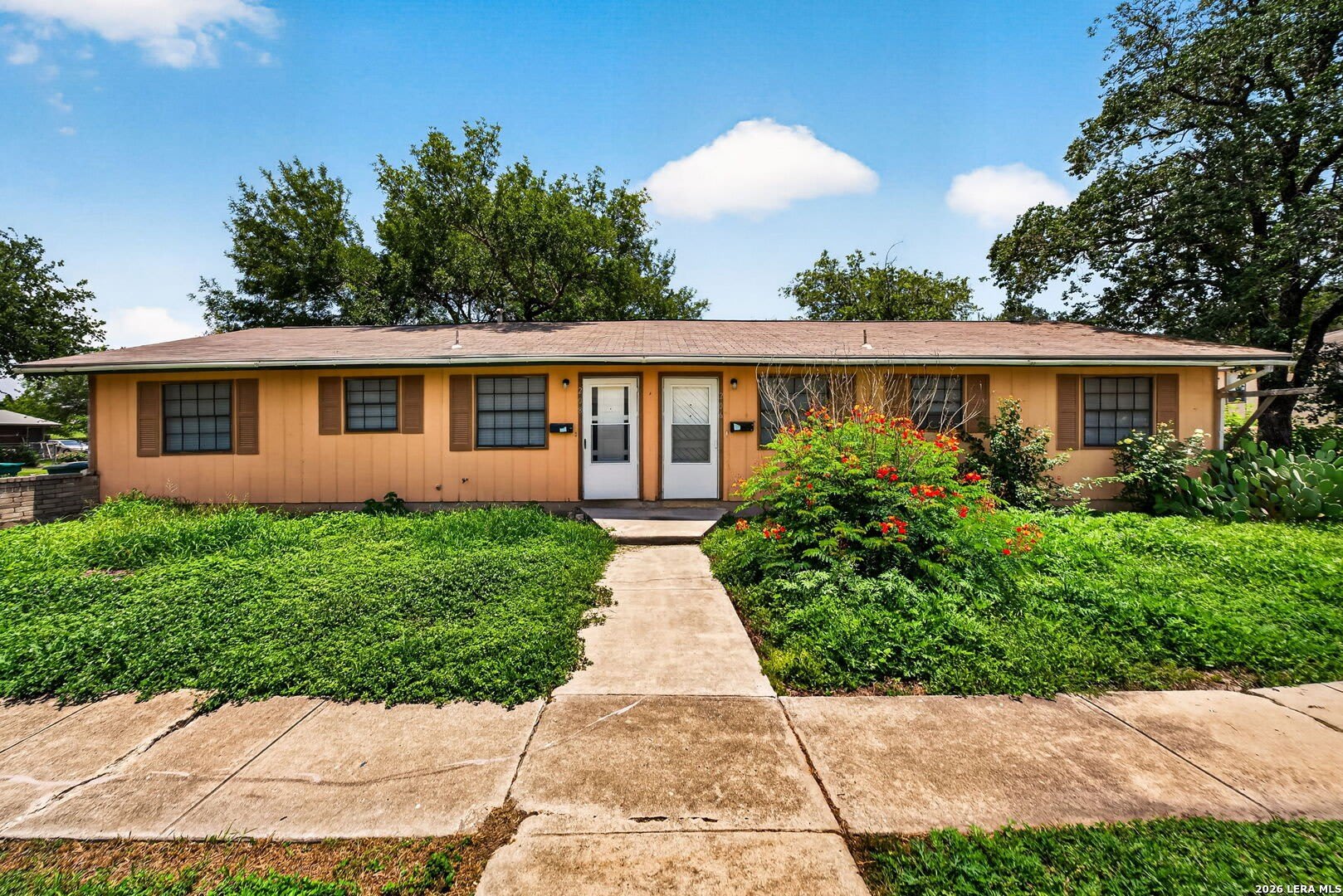 208 BEXAR DR – photo 1