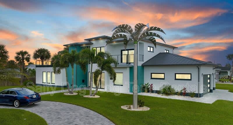 3001 John Anderson Drive – photo 1 of 31