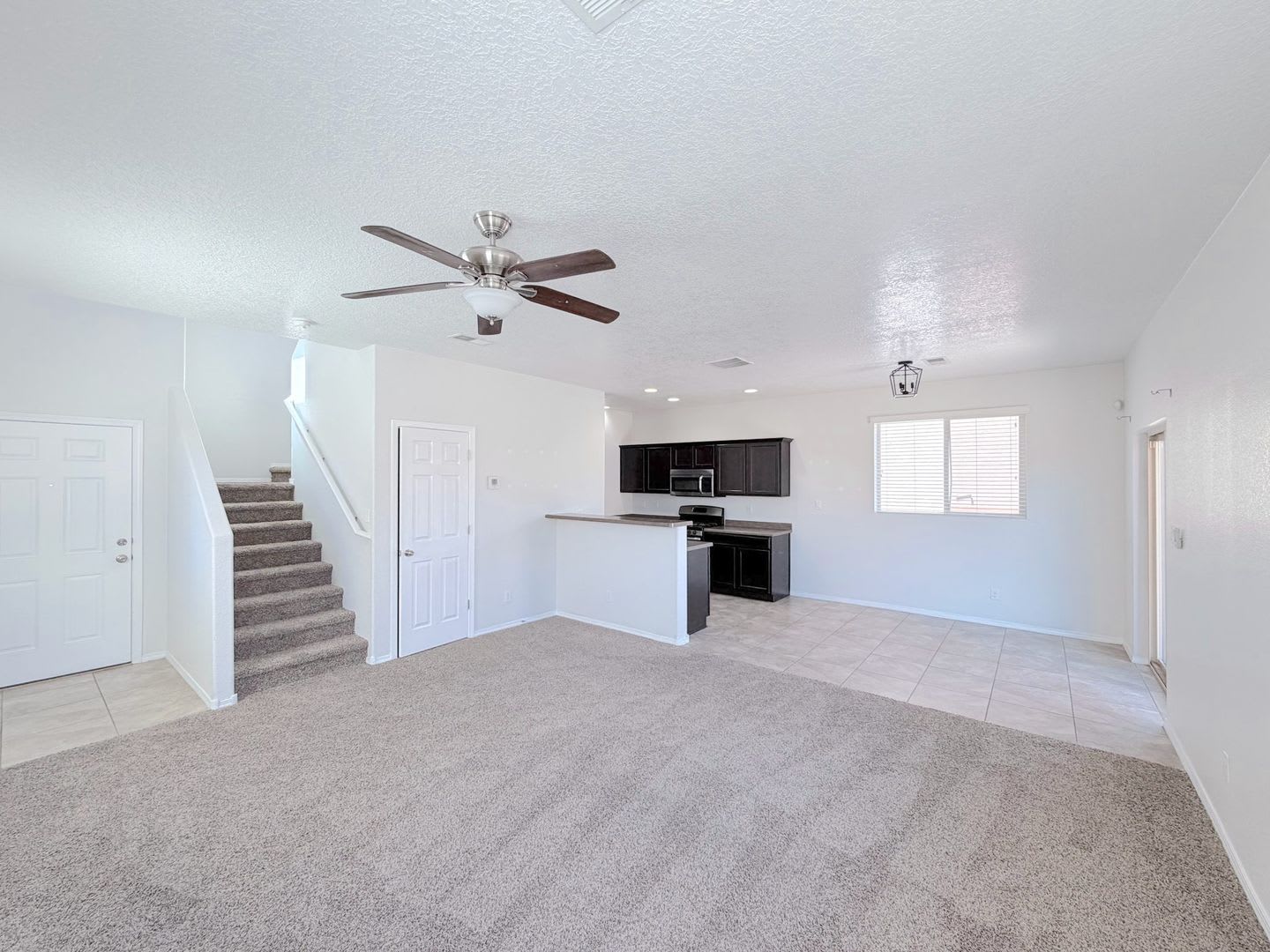 Beautiful 3 Bedroom Home In Montecito Estates Area On Albuquerque S Westside Refrigerated Air Open Layout – photo 1