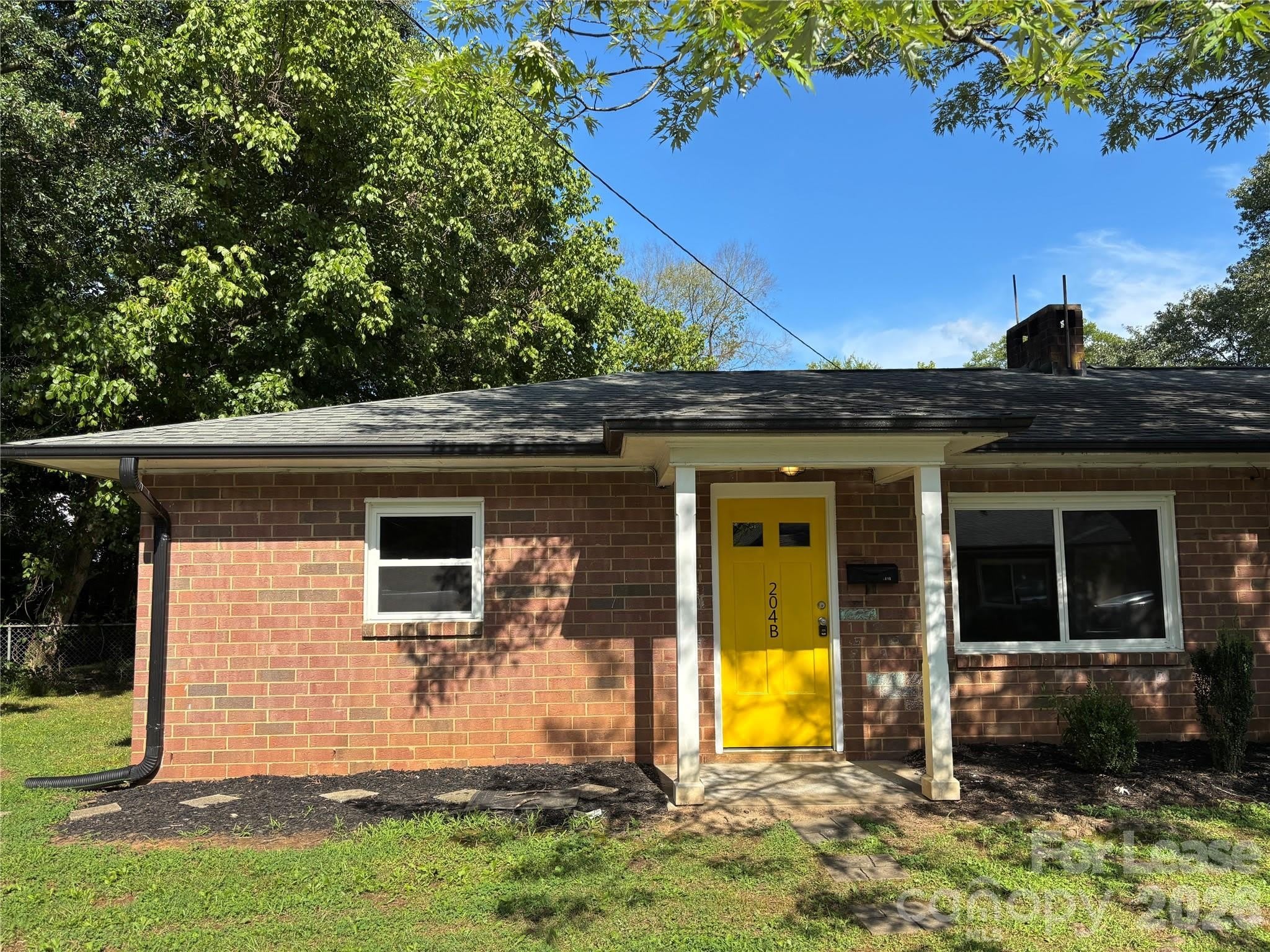 204 Westview Drive – photo 1 of 8