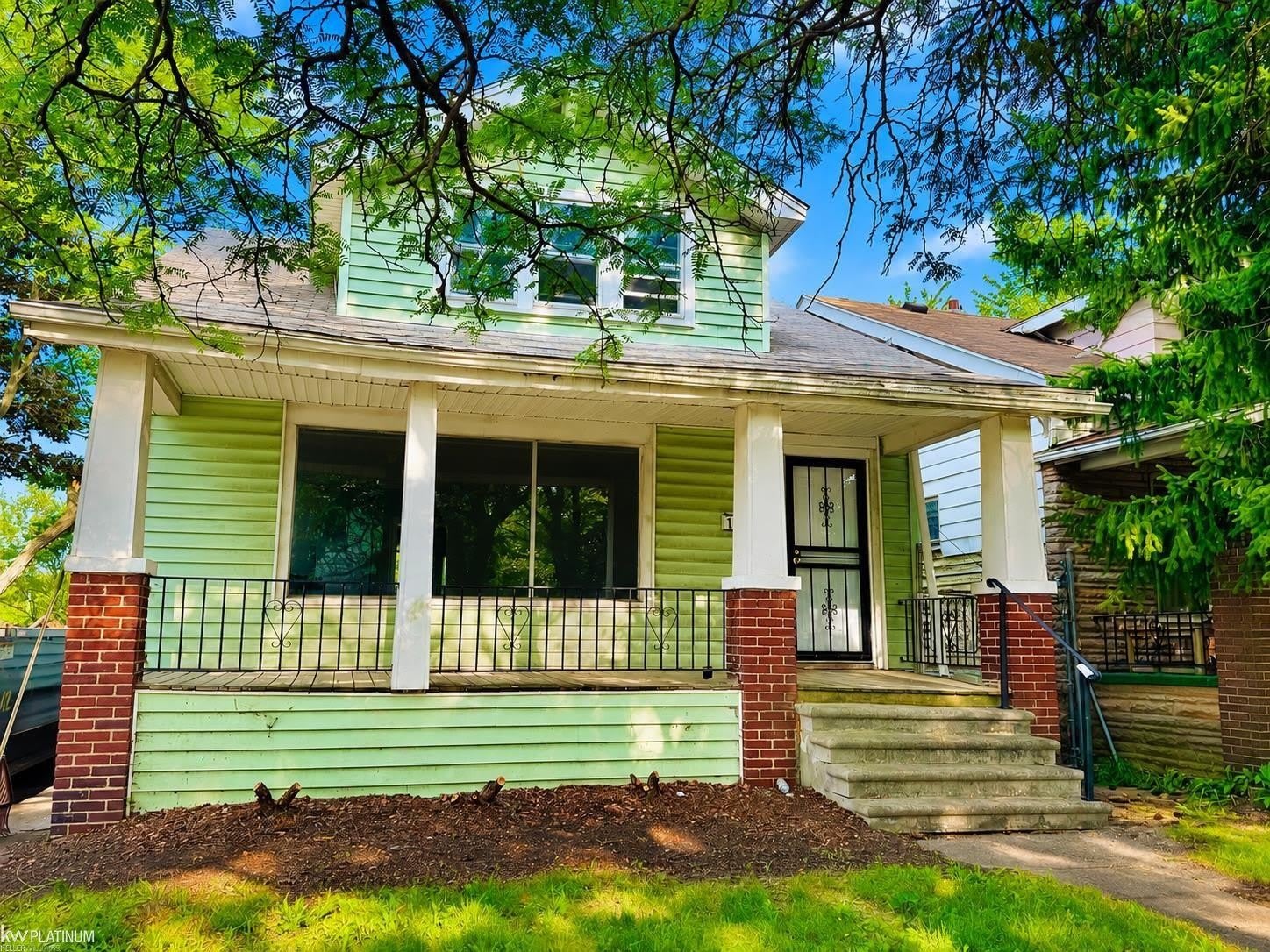 15525 La Salle Boulevard – photo 1