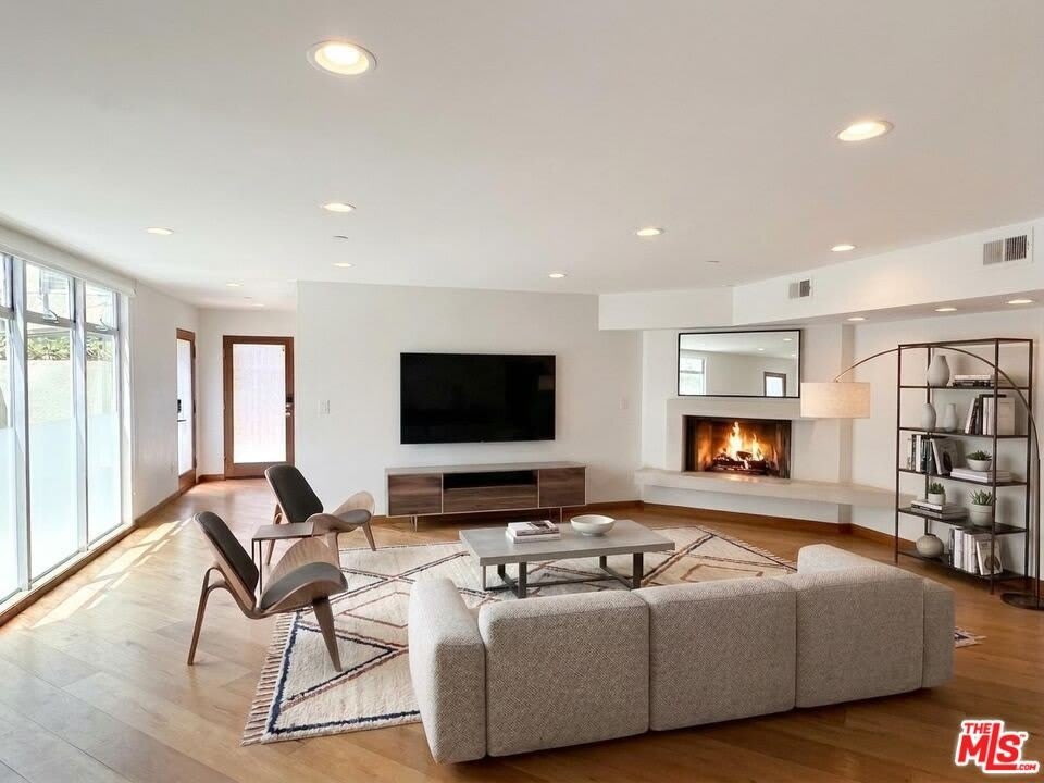 512 Brooks Ave – photo 1