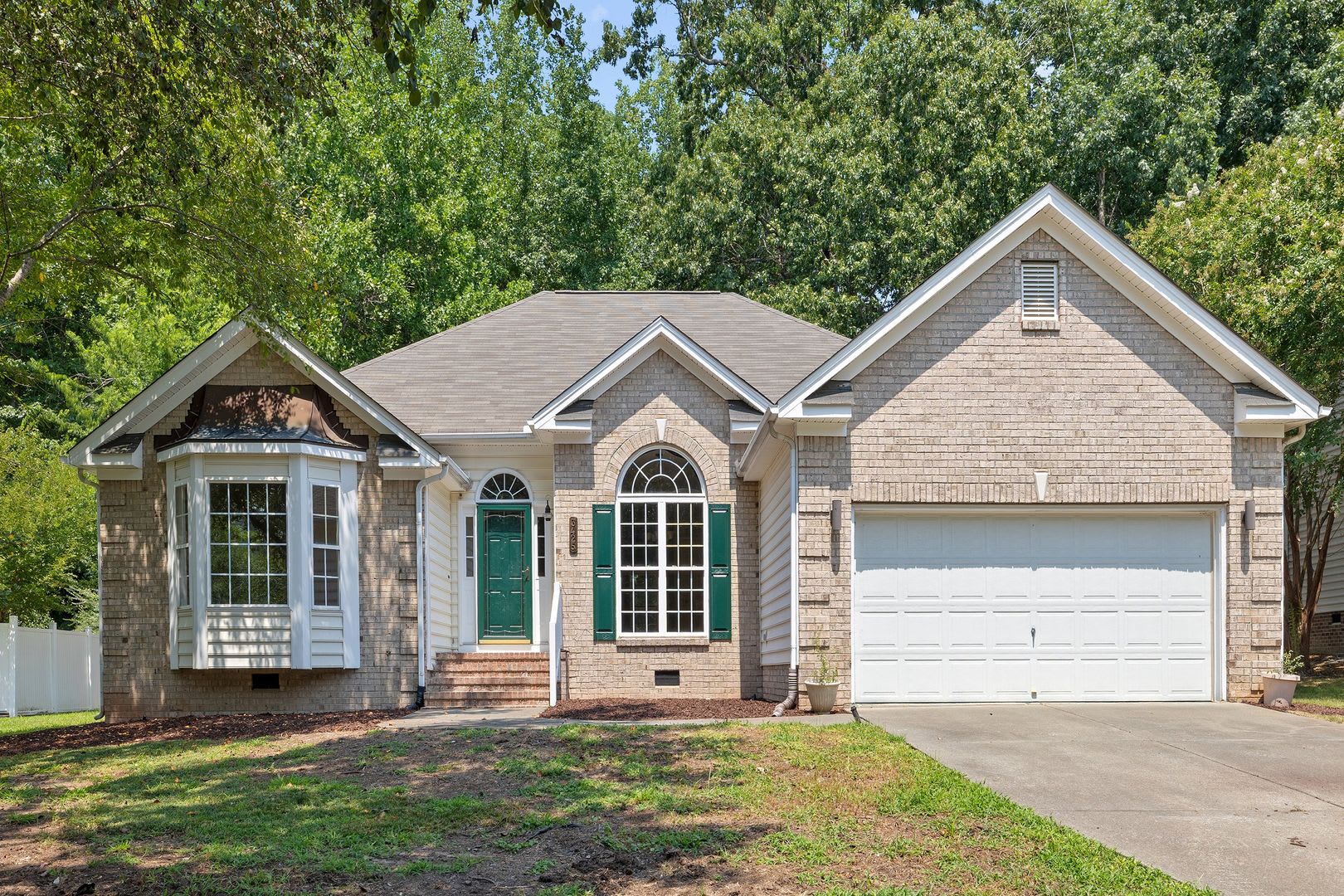 3 bed 2.5 Bathroom Ranch Style Home with Fenced In Yard – photo 1
