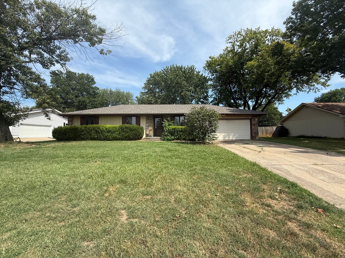 Recently Remodeled 3 Bed 2 Bath with 2 Car Garage AVAILABLE NOW! – photo 1