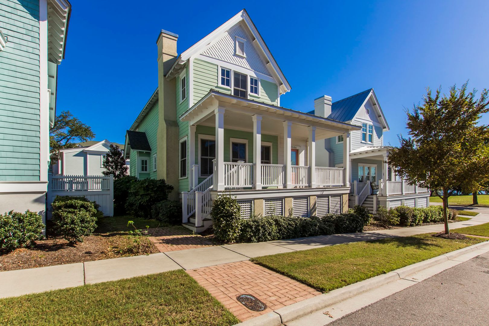 Introducing Your Dream Home in Norfolk: Elegant 3-Bedroom, 2.5-Bath Haven on 2 Floors – photo 1