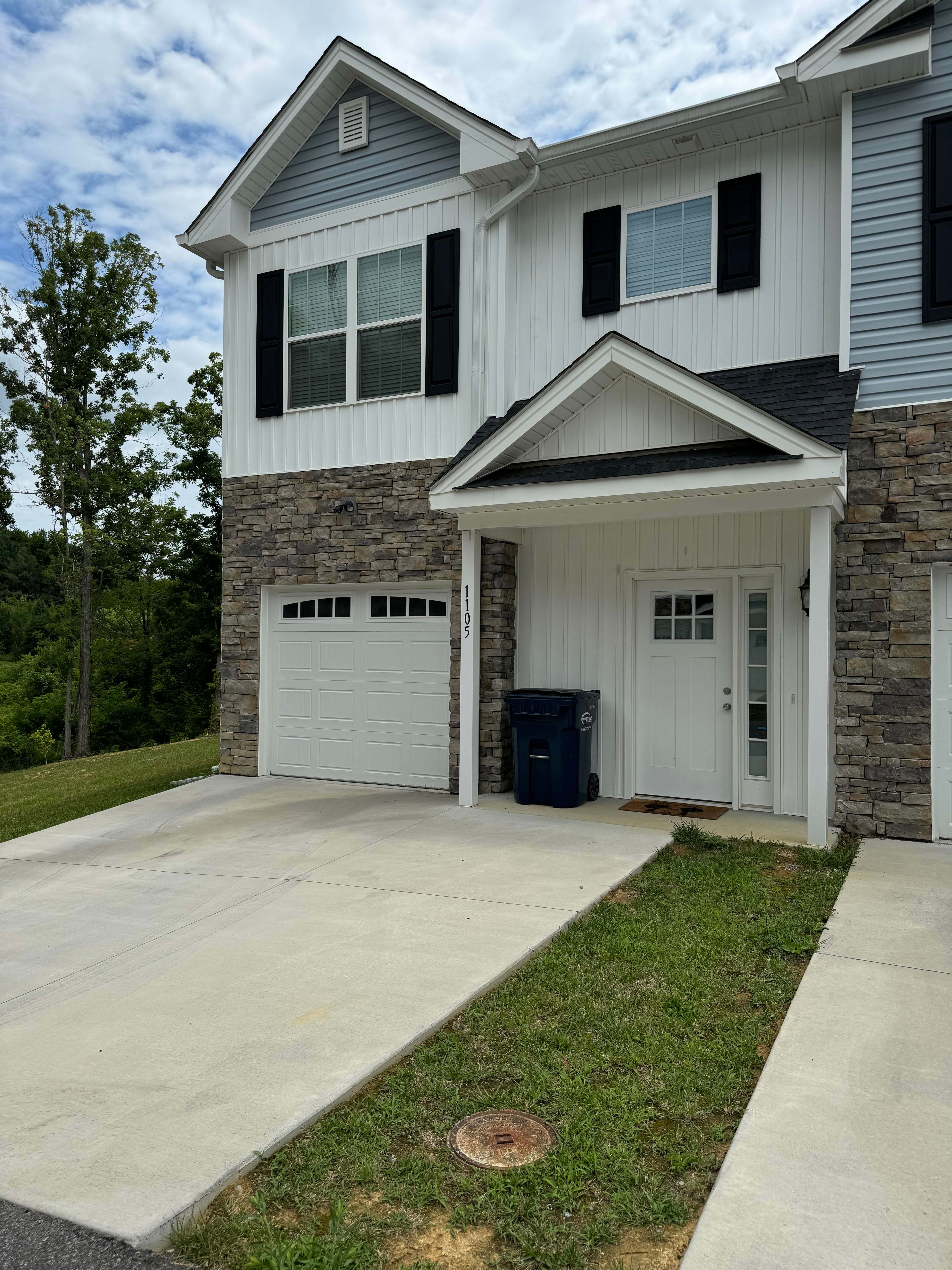 1105 Maid Marian Lane – photo 1