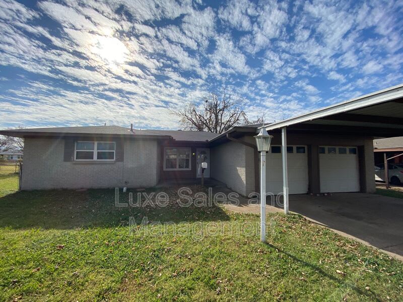406 W. Douglas Dr – photo 1