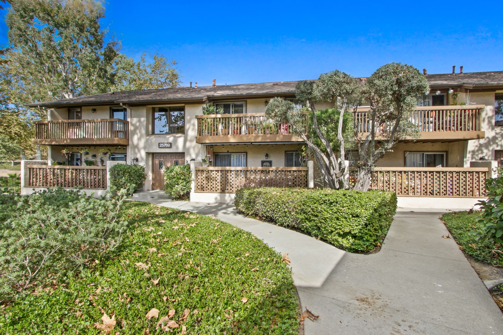 Beautifully Rehabbed Mission Viejo Condo Next To Everything – photo 1 of 11