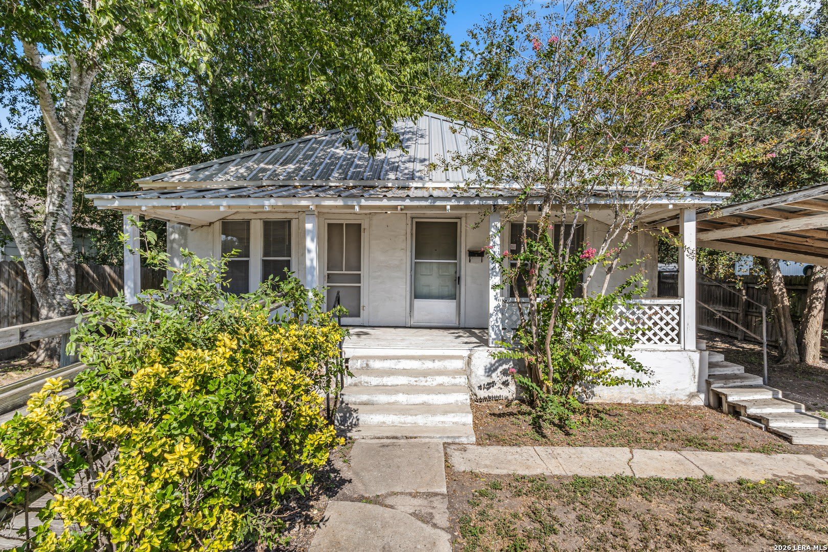 412 S 4TH ST – photo 1 of 19