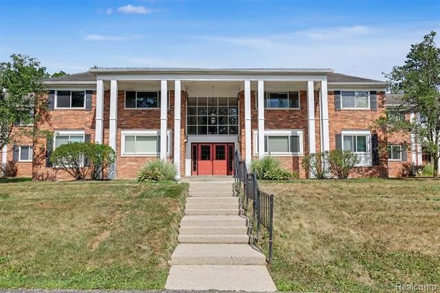 525 Fairbrook Street – photo 1 of 22