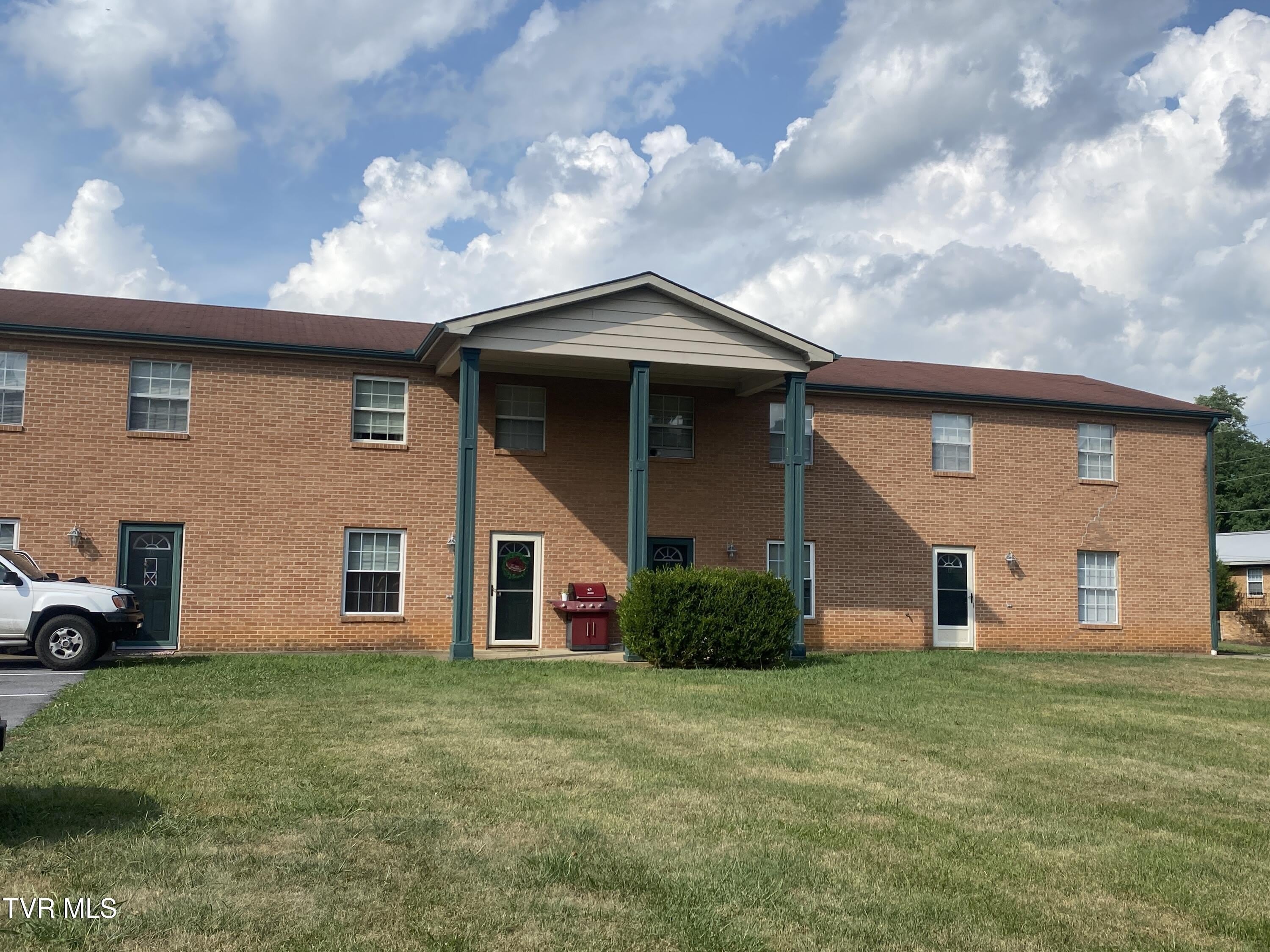 103 Skyview Drive – photo 1 of 16
