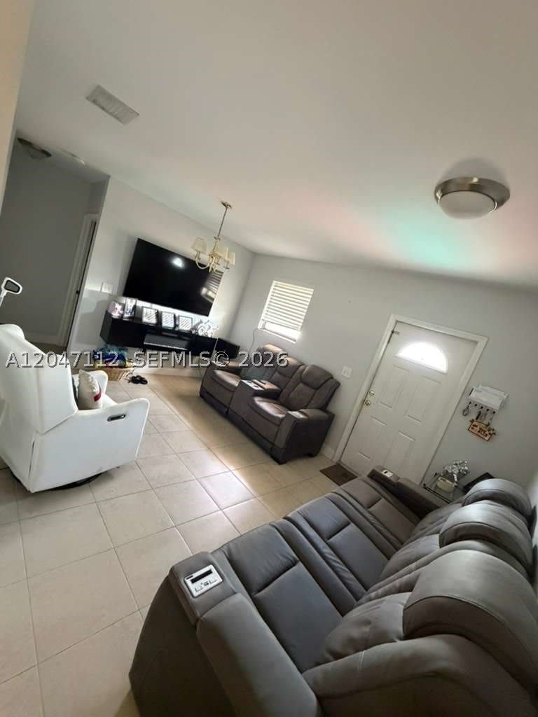 2816 NW 15th St – photo 1