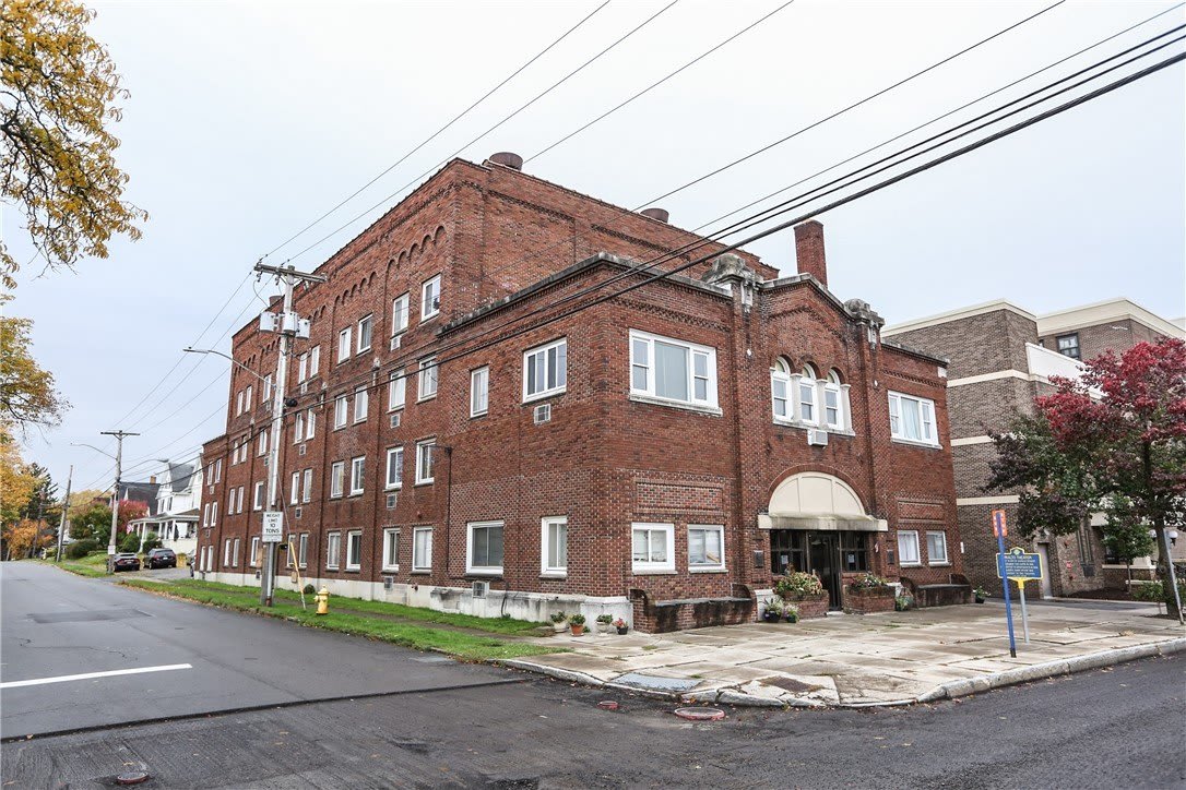 400 Main Street – photo 1 of 13