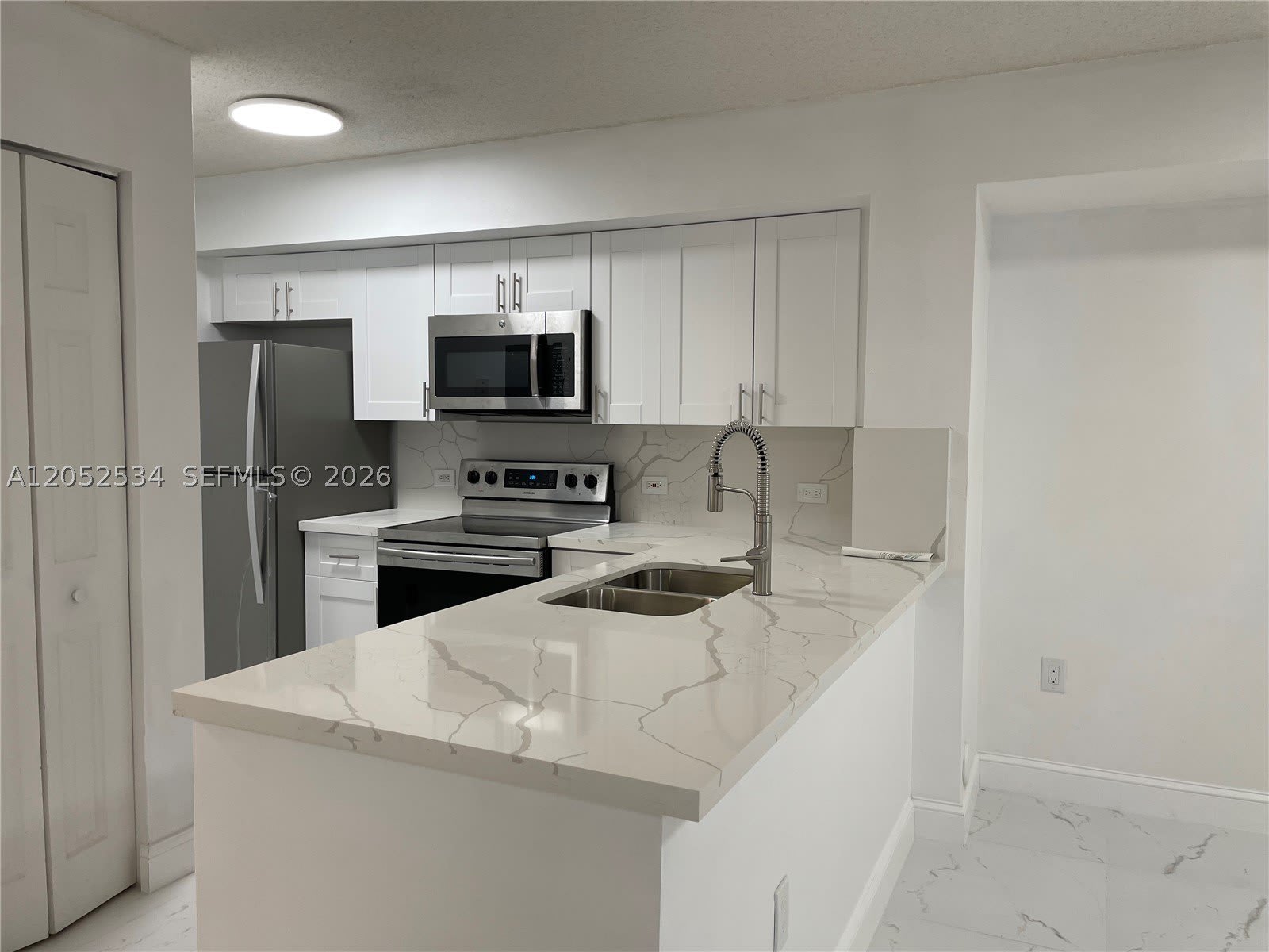 720 SW 111th Ave – photo 1