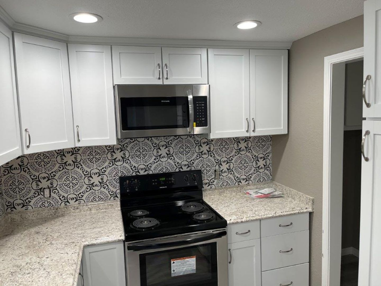 Pets OK! Moore Schools, 2 bed 2 full bath duplex with fenced yard and one car garage! – photo 1