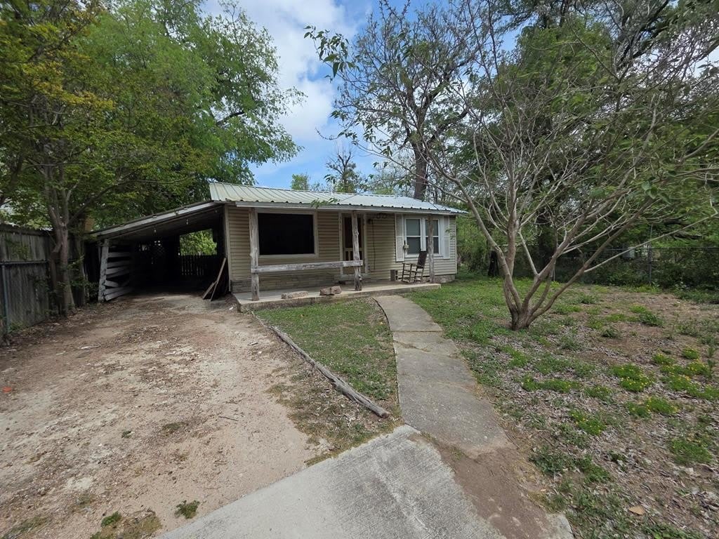 3414 Riverside Dr – photo 1 of 9