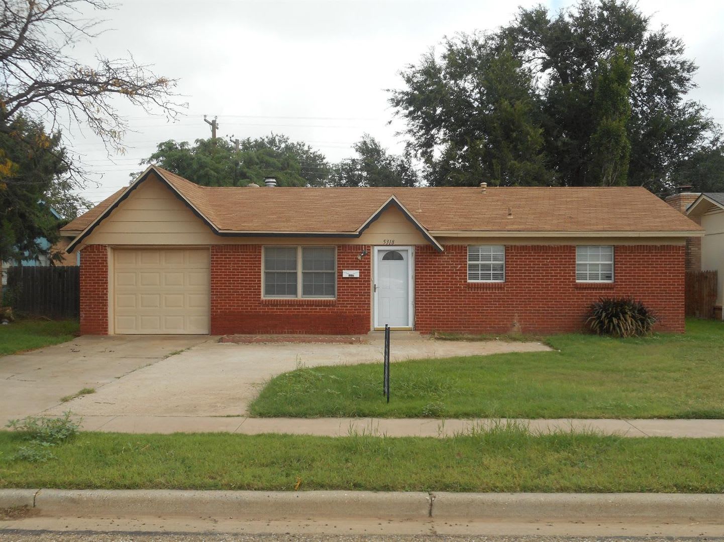 3 Bedroom Home in Great Location – photo 1