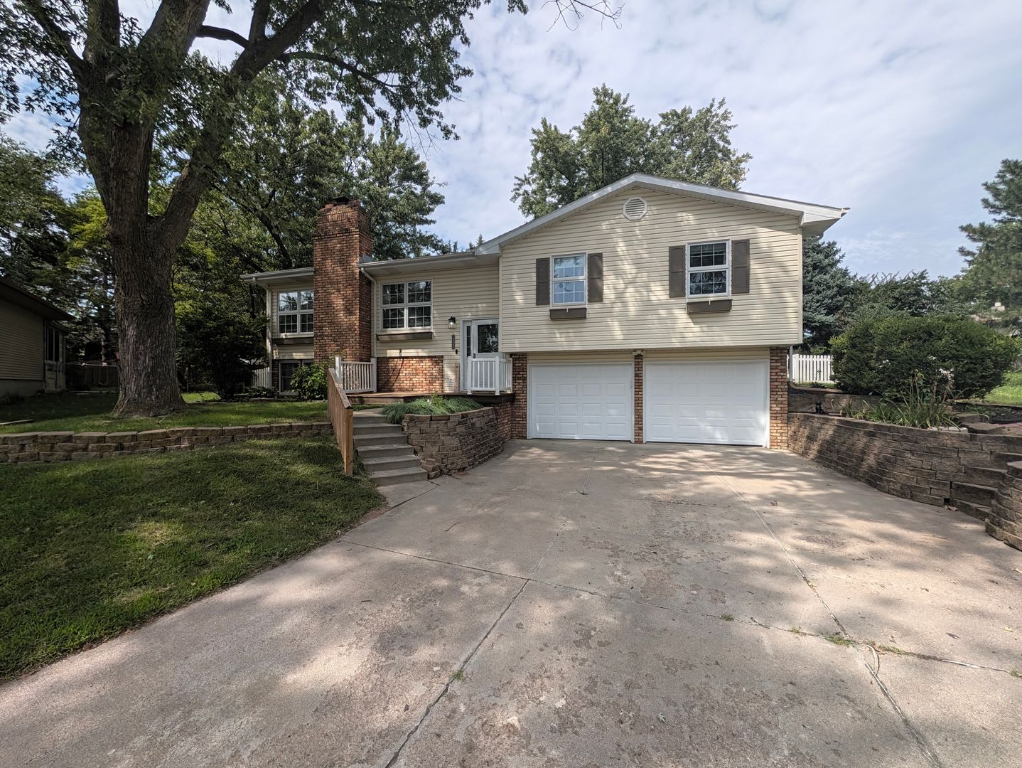 Updated Papillion House w/ 4 Season Room – photo 1 of 52