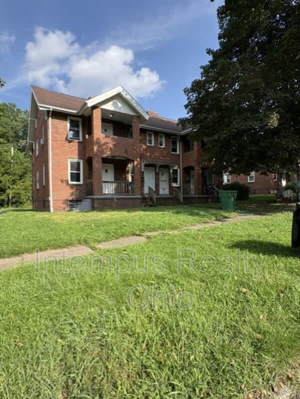 325 Hayes Ave – photo 1 of 7
