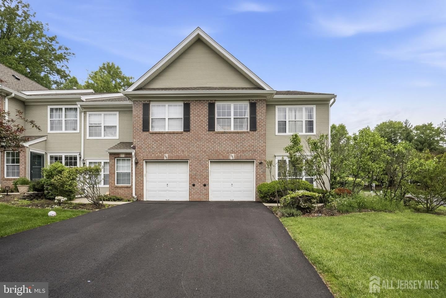 101 Wellington Park Drive – photo 1 of 38