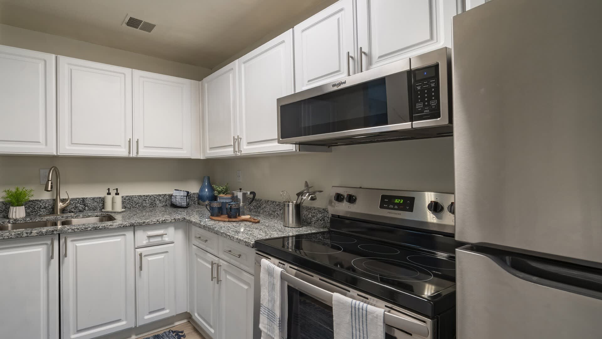 Nora 3200 Apartments – photo 1 of 16
