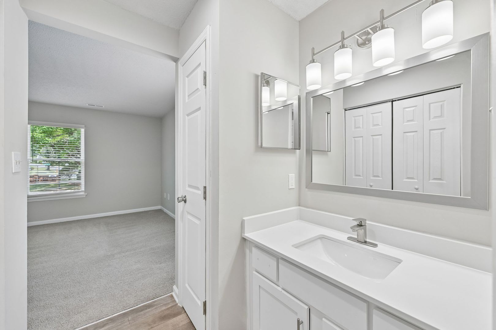 Sharon Oaks Apartments – photo 1