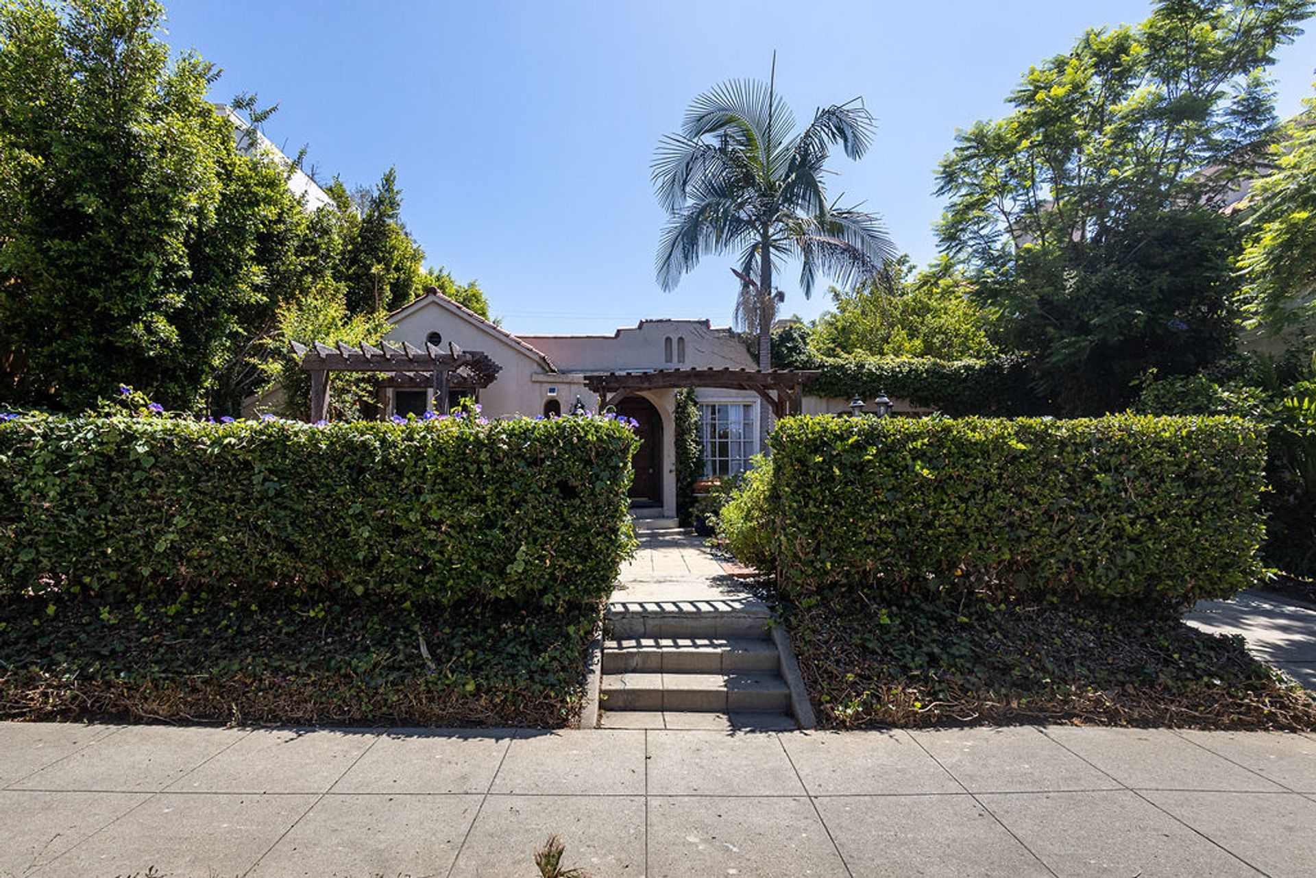 Warm & Welcoming Home Near Melrose with Room to Live, Work & Create – photo 1