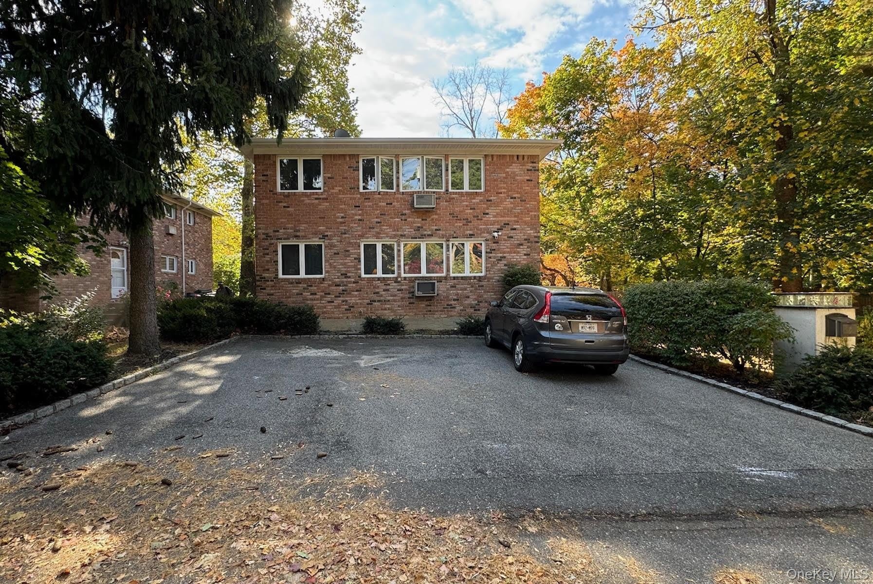 14 Cornwall Lane – photo 1 of 13